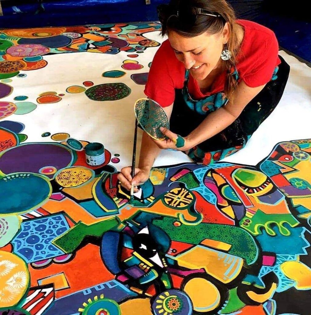 L'artiste Natimo, en train de peindre
